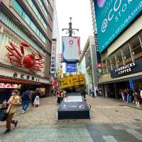 大阪観光！かに道楽道頓堀本店のかに看板は本当に大きくフォトスポットになってた