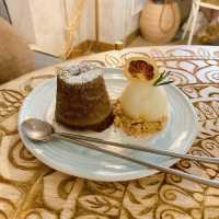【旺角純白水泥風’’窮‘’Cafe - 必試惹味煎腸粉😋】