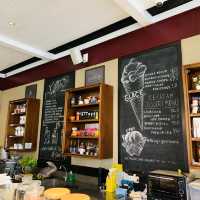 【インドネシア】アンティークなオシャレカフェ”Le Cafe Gourmand“