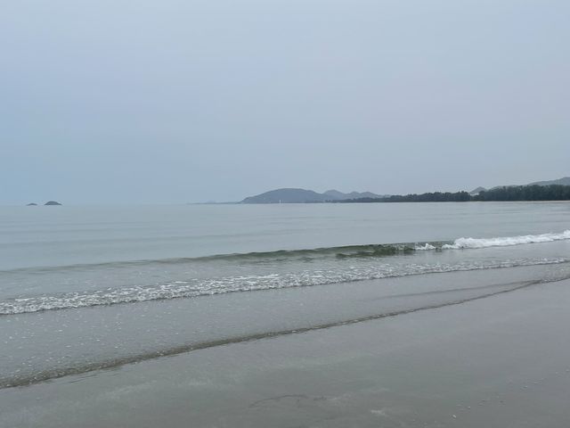หาดทรายเม็ดแรก เพชรบุรี