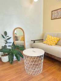 Flat White cafe ร้านคาเฟ่สไตล์มินิมอลน่านั่ง 