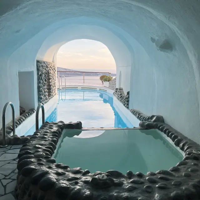 坐擁無敵海景的Santorini 洞穴酒店