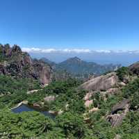 Exploring the Beauty of Huangshan