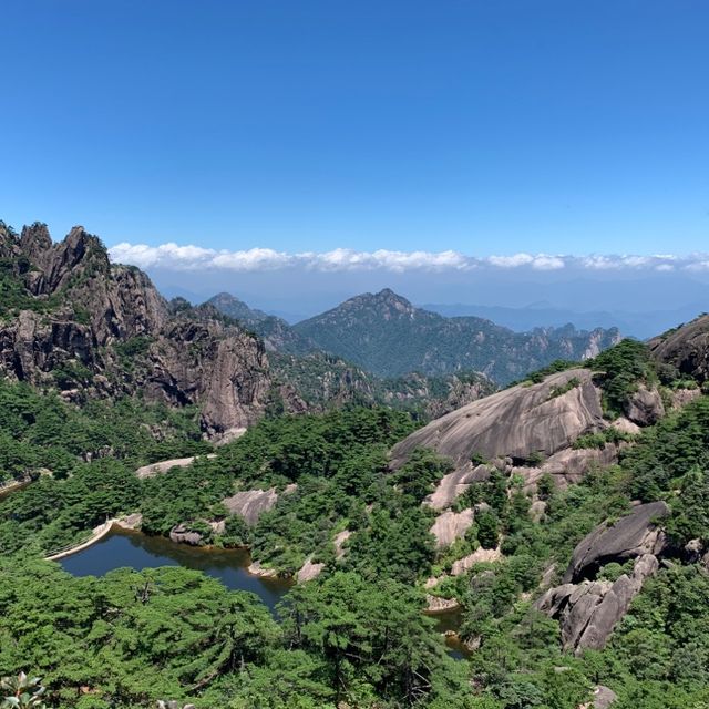 Exploring the Beauty of Huangshan