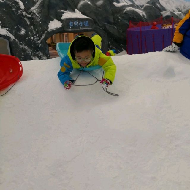 深圳觀瀾都有得玩雪 卡魯冰雪世界