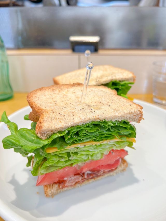 도쿄 신주쿠교엔 앞에 위치한 핫플🥪