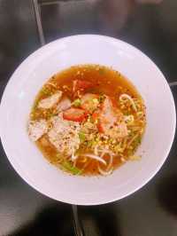 สามแซ่บ ก๋วยเตี๋ยวต้มยำ บ้านโฮ่ง 