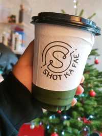 ร้านคาเฟ่ธีมคริสต์มาส กาแฟดี ในเมืองทองธานี