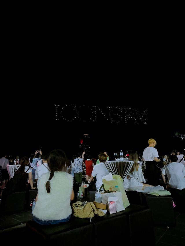 โมเม้นต์ Countdown 2024 at ICONSIAM