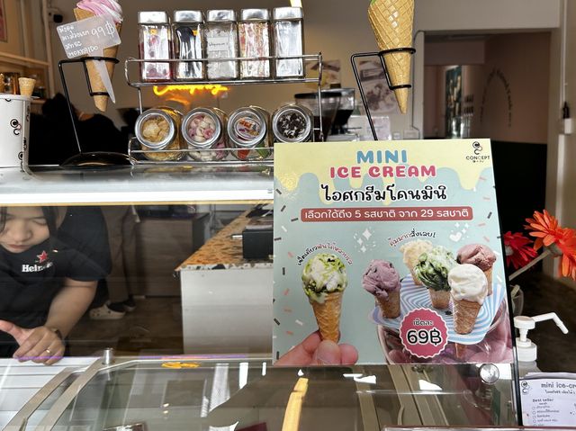 คาเฟ่เล็กๆ วิวสวย มีเครื่องดื่มและอาหารอร่อยๆ