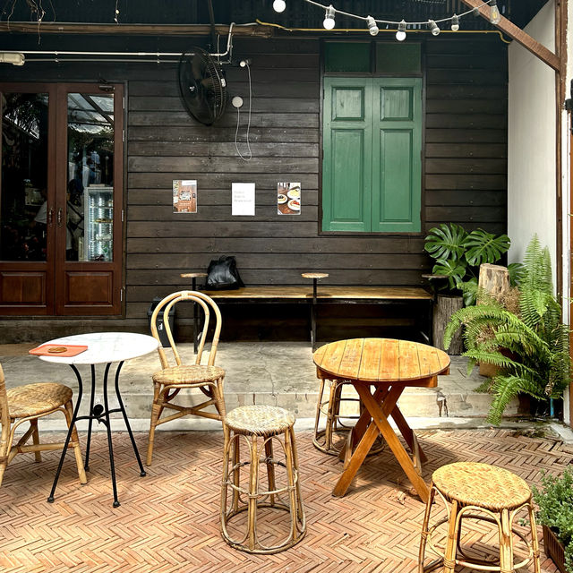 คาเฟ่โบราณย่ายยมจินดา Old House 