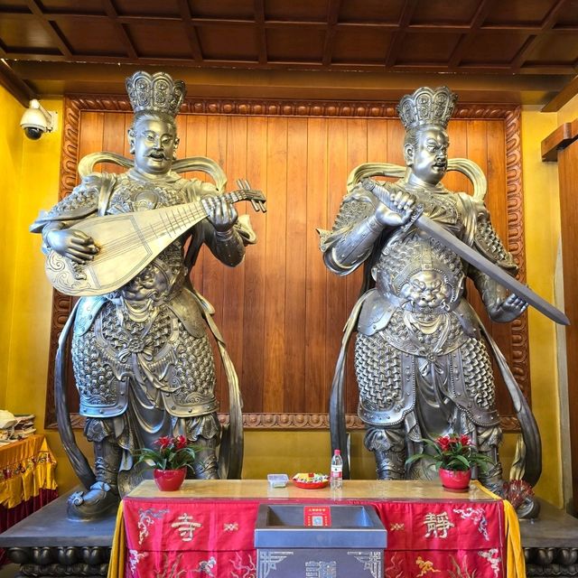 Jing An Temple วัดเก่าแก่ใจกลางเซี่ยงไฮ้