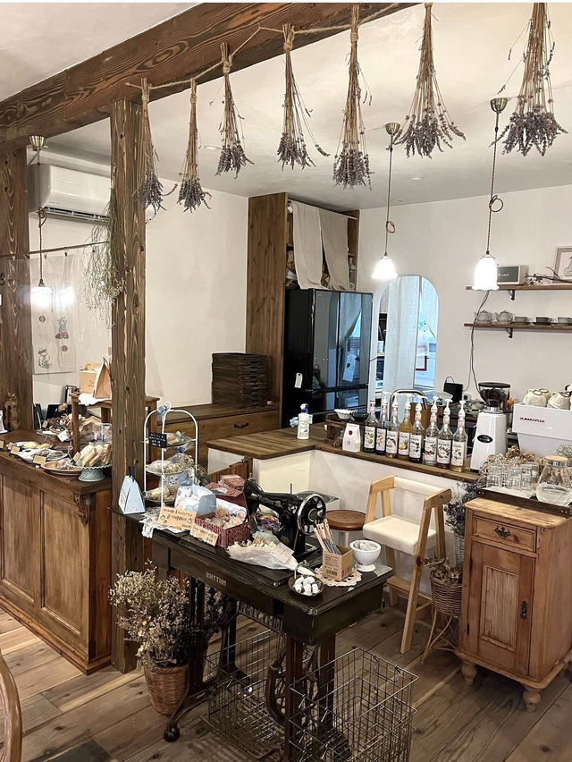 【糸島カフェ】アンティーク店内と可愛いスイーツに魅力される✨