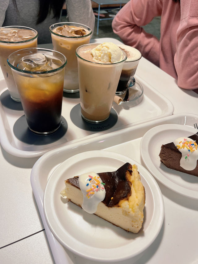 귀여운 캐릭터보는 재미가 있는 아기자기 감성카페☕️