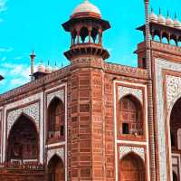 The Grand Entrance: Darwaza-i-Rauza