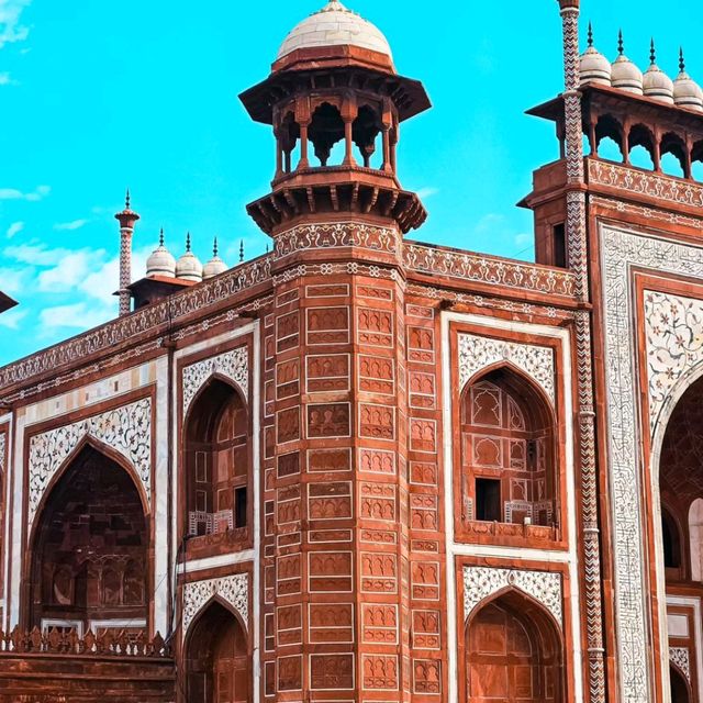 The Grand Entrance: Darwaza-i-Rauza