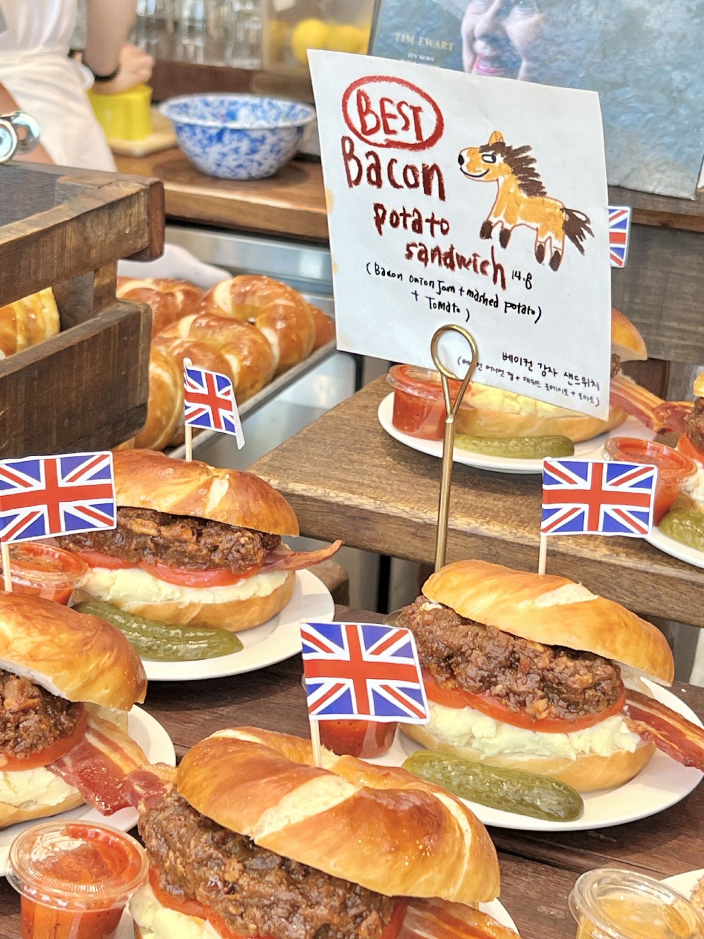 The hottest cafe in London Bagel Museum? | Trip.com Seoul