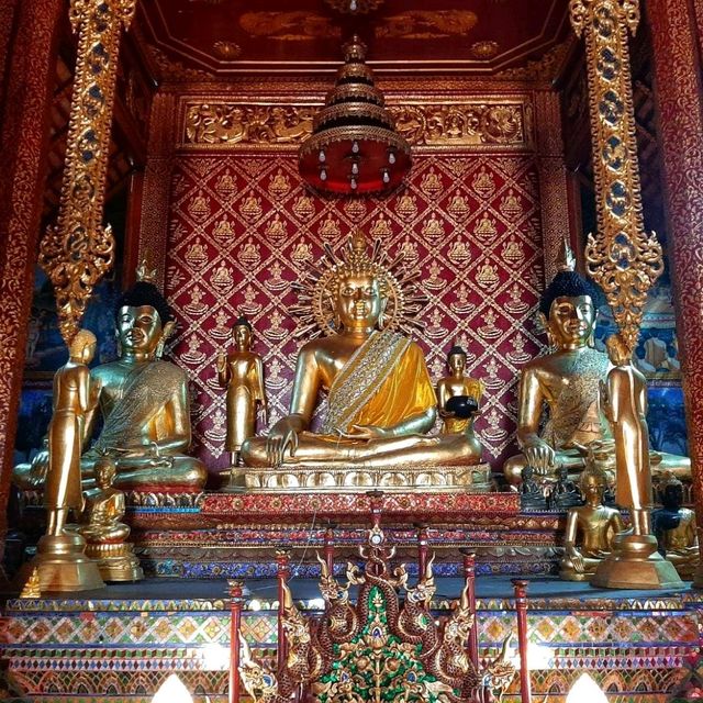วัดพระสิงห์ กราบสักการะพระพุทธสิหิงค์(พระสิงห์)