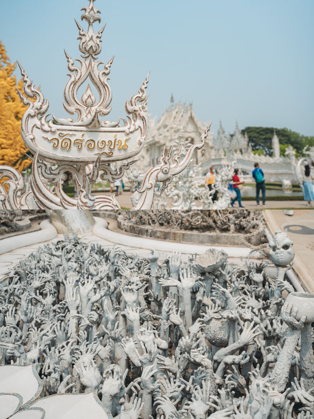 【タイ🇹🇭】よーく見ると怖い？！一度は行きたい純白のお寺！