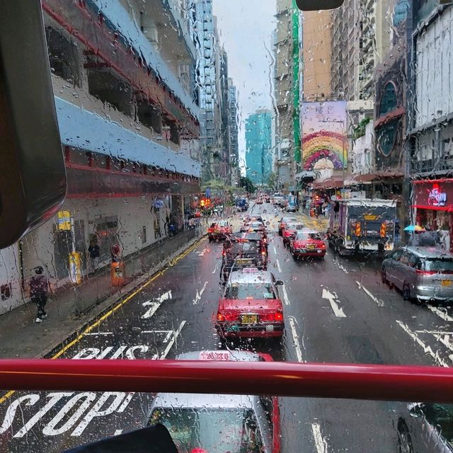 비오는 날 홍콩의 거리 풍경