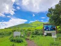 【由布岳:大分県由布市】夏を感じる緑が綺麗な絶景由布岳⛰️