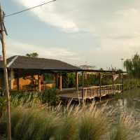 ถวายบัว Thawai Bua Cuisine & Cafe