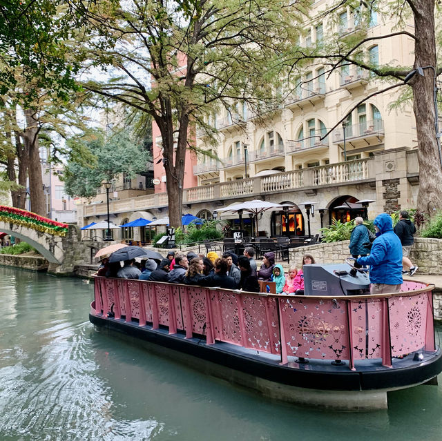 San Antonio River Cruise: Experience the Heart of the Alamo City*