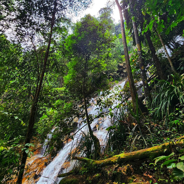 🇲🇾 Adventure Awaits: Conquer Kanching Waterfall Top