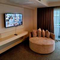 FURAMA SILOM โรงแรมใจกลางเมือง ห้องพักกว้างขวาง