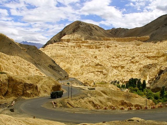 【インド】インド最果ての地ラダックの月世界