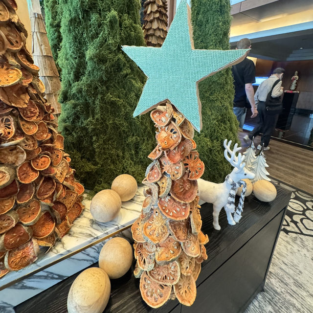 โรงแรม Marriott สุขุมวิท  Merry 🎄สีเขียว