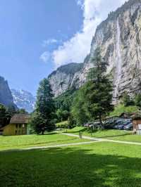 擁有72條瀑布的瑞士美麗小鎮：勞特布龍嫩 Lauterbrunnen