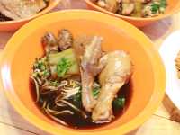 ก๋วยเตี๋ยวไก่ตุ๋นมะระ บุฟเฟ่ต์ 79 บาท