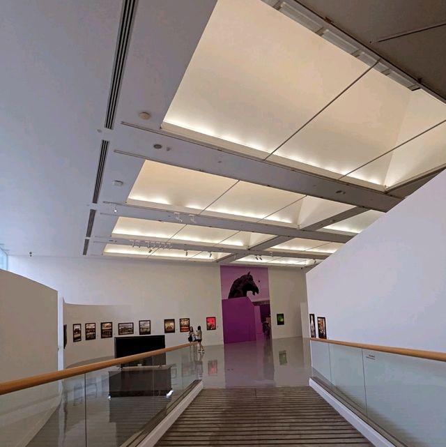 美麗的圓型球體建築：曼谷市立藝術文化中心