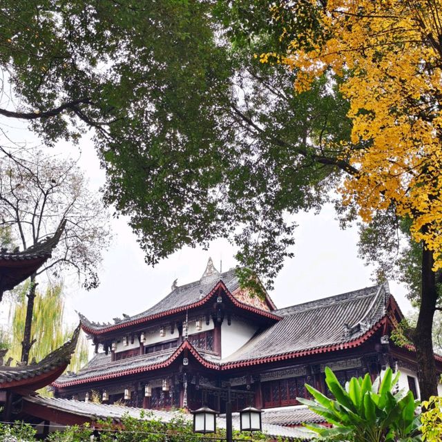 ขอพรปีใหม่ที่ Wenshu Yuan Monastery