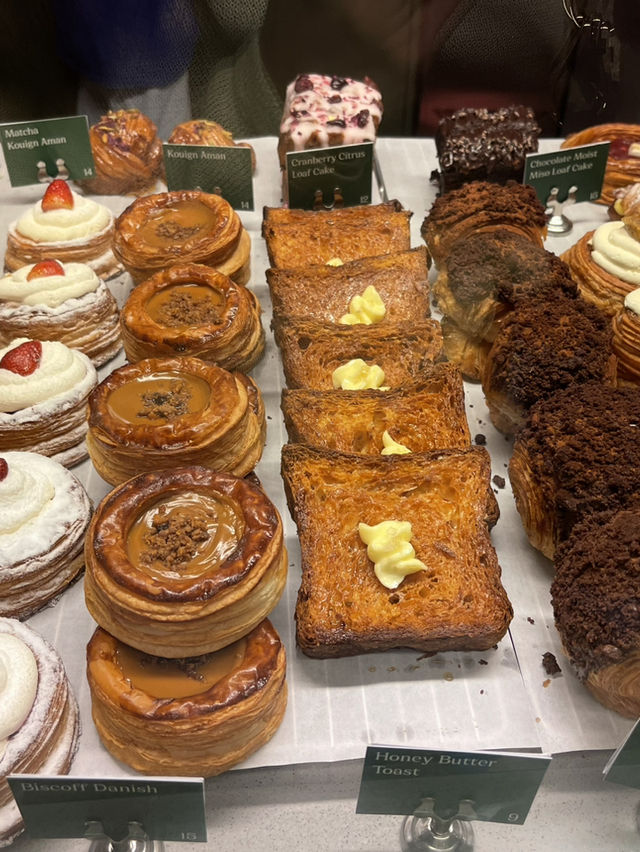 🍰 Sweet Escapes: 8 Must-Try Dessert Spots in Kuala Lumpur 🍩🍨