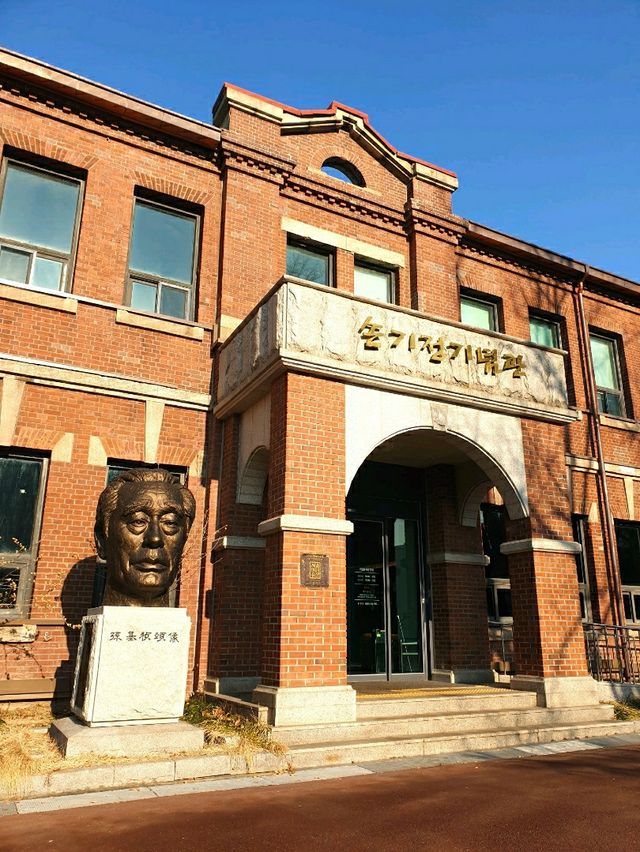 🍁 단풍빛 벽돌과 러닝트랙! 🏃‍♀️ 손기정 체육공원
