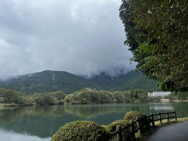 แชร์วิธีเดินทางไปน้ำตกชิราอิโตะและทะเลสาบทานูกิ