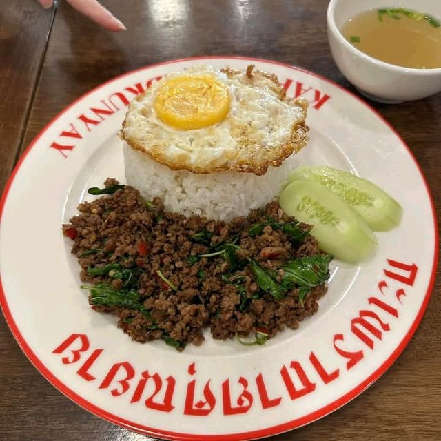 กะเพราถาดคุณยาย เชียงใหม่