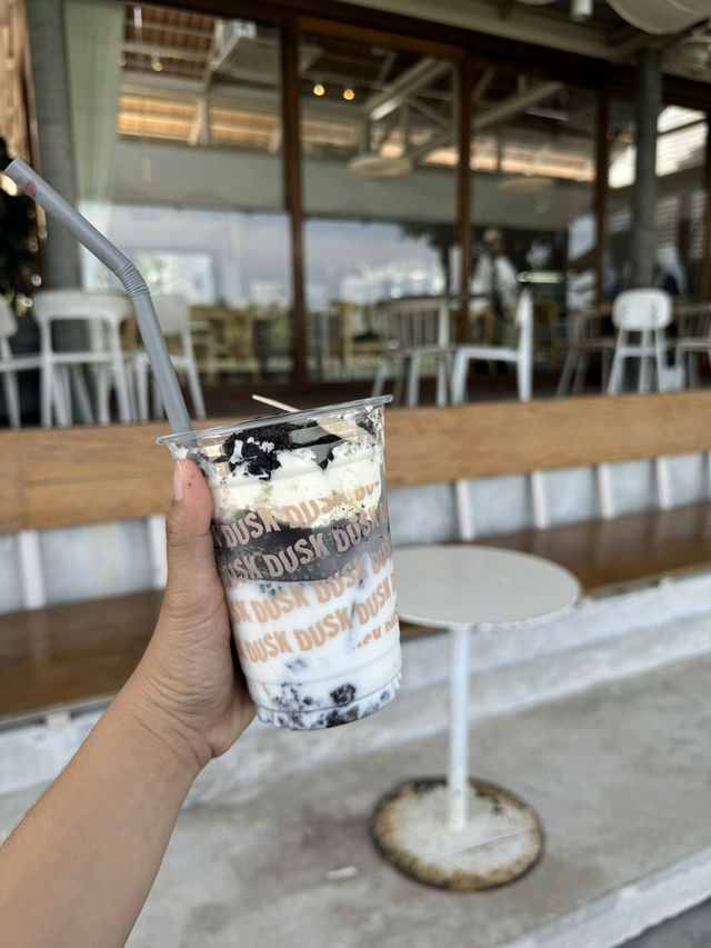 Dusk Cafe คาเฟ่ริมแม่น้ำสายบุรี