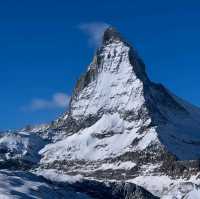Zermatt: Skiing with a View of the Matterhorn! 🏔️❄️⛷️