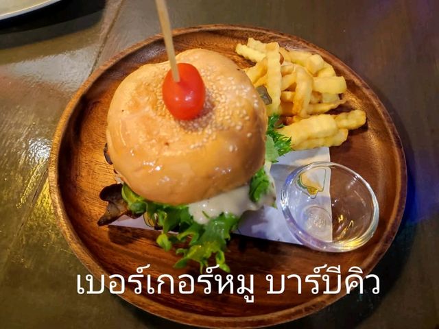 ทานอาหารฝรั่ง ร้านดังในตัวเมืองอุทัยธานี