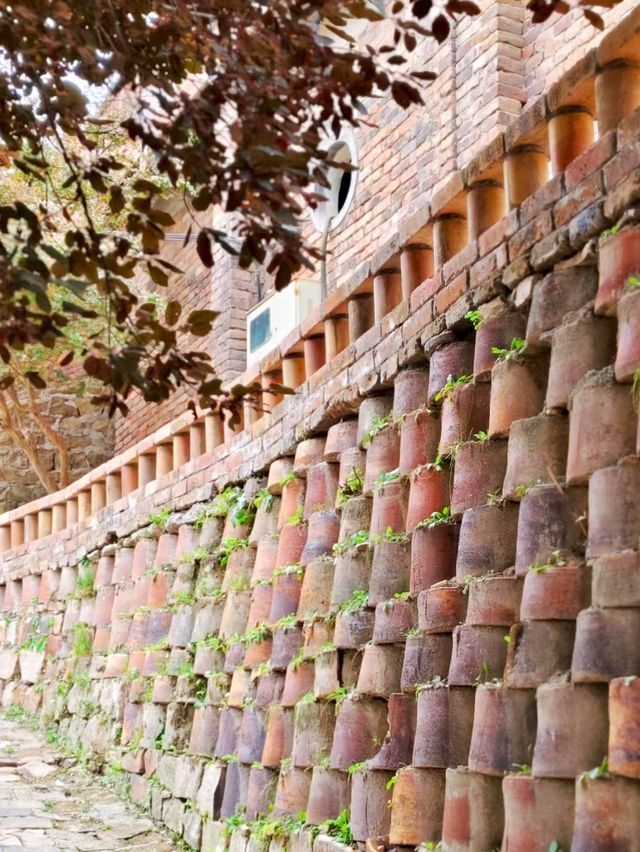 Jar-Walled Walls: Unique Ceramic Artistry