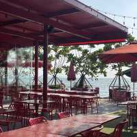 เที่ยวพัทยาต้องแวะร้านนั่งชิวริมหาด 