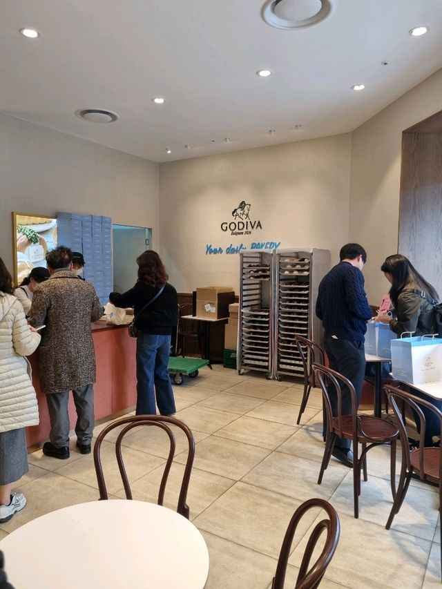 초콜릿에 진심인 고디바 베이커리 커넥트현대점🍫