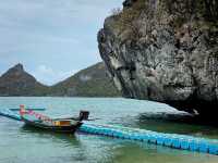 ชายหาดด้านล่างของเกาะแม่เกาะ 🌊