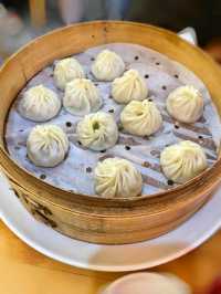 Jia jia Tang Bao, speciaty freshly make Xiaolongbao and I literally loved it! 