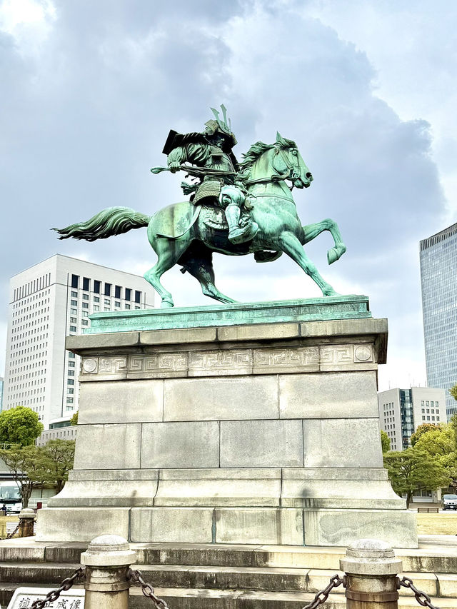 Spring Stroll at Kokyo-mae Plaza