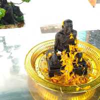 มาทำบุญสรงน้ำขอพร ที่วัดหนังราชวรวิหาร  เขตจอมทอง