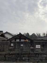 จุดถ่ายรูปลับๆกับกำแพงเมืองโบราณที่ Dujiangyan 